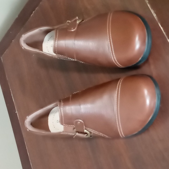 Collection by Clarks Brown Faux Leather Shoes w Design Buckle Size 8 - Picture 5 of 10